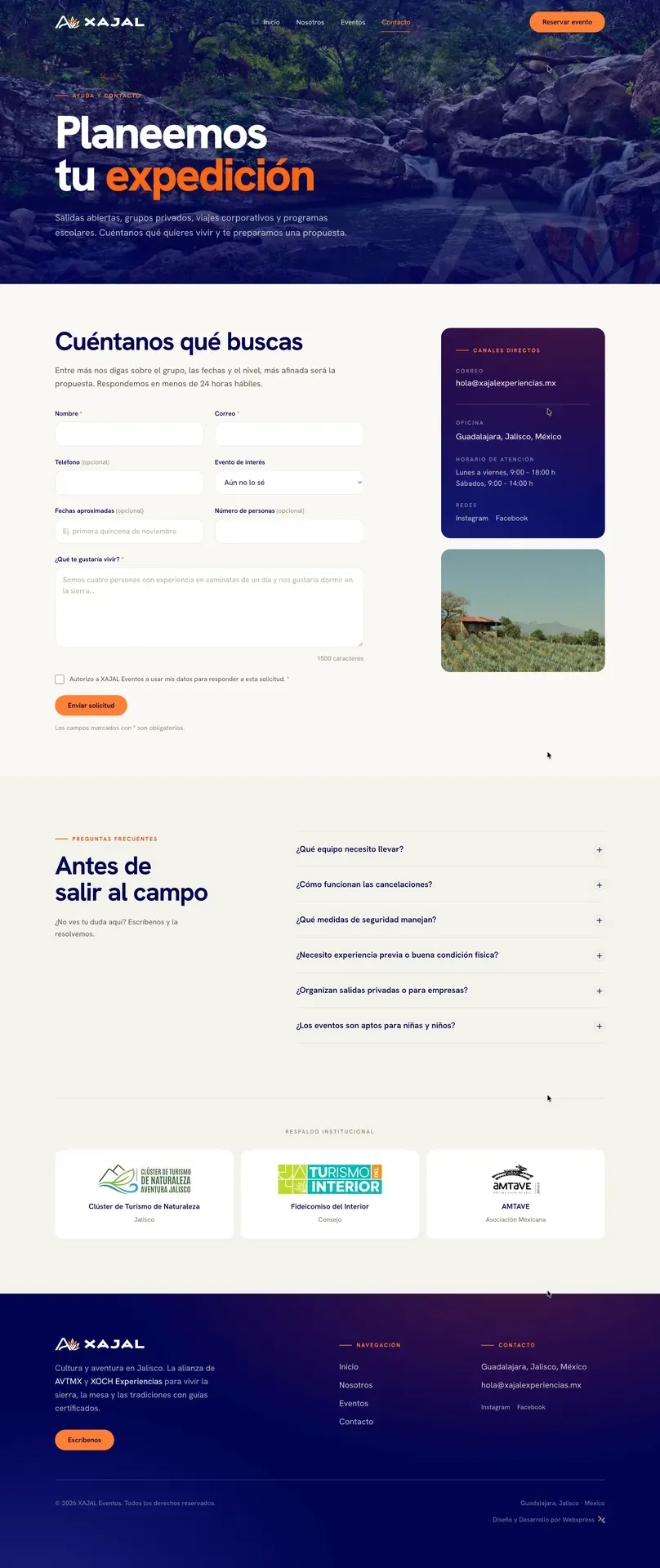 Página de contacto con el formulario de solicitud, canales directos y preguntas frecuentes